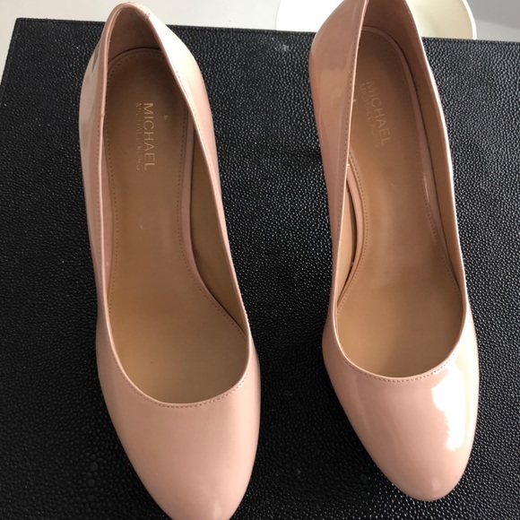 MICHAEL Michael Kors Shoes - Cream Micheal Kors closed heel shoe